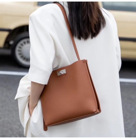 3838 06 2025 new simple fashion shoulder bag