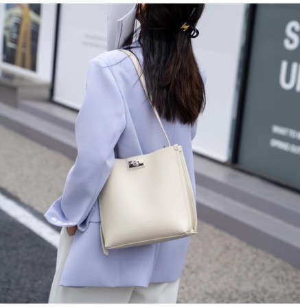 3838 06 2025 new simple fashion shoulder bag